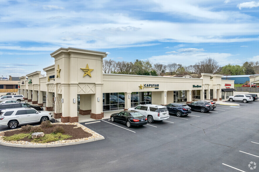 10820 Kingston Pike, Knoxville, TN for lease - Primary Photo - Image 1 of 6