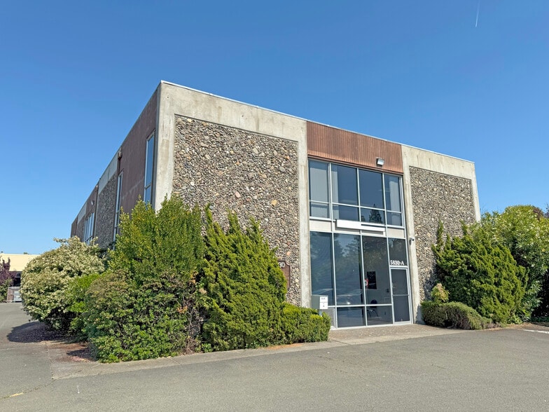 5830 Commerce Blvd, Rohnert Park, CA for sale - Building Photo - Image 2 of 12