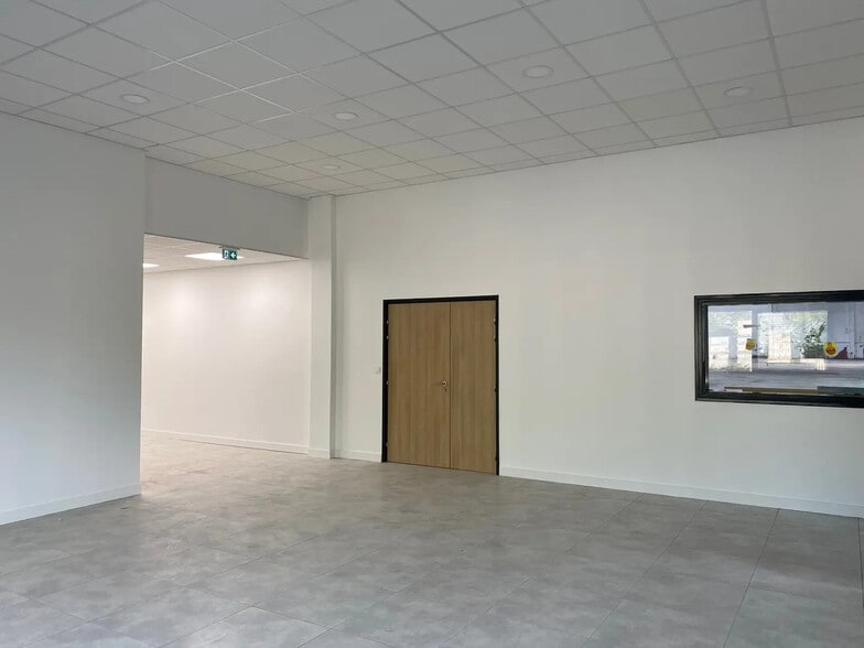 Flex in Taverny for sale - Interior Photo - Image 2 of 7