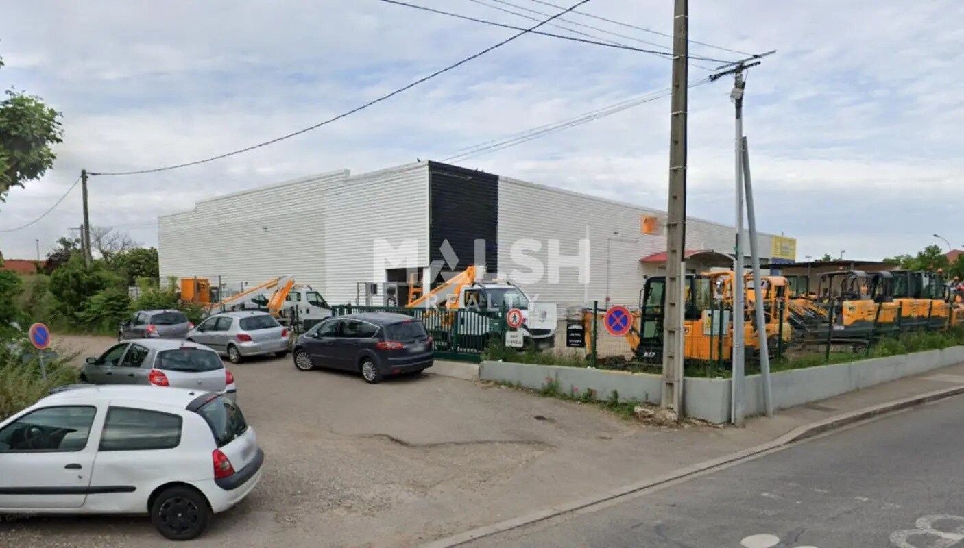 Flex in Vaulx-en-Velin for lease Building Photo- Image 1 of 4