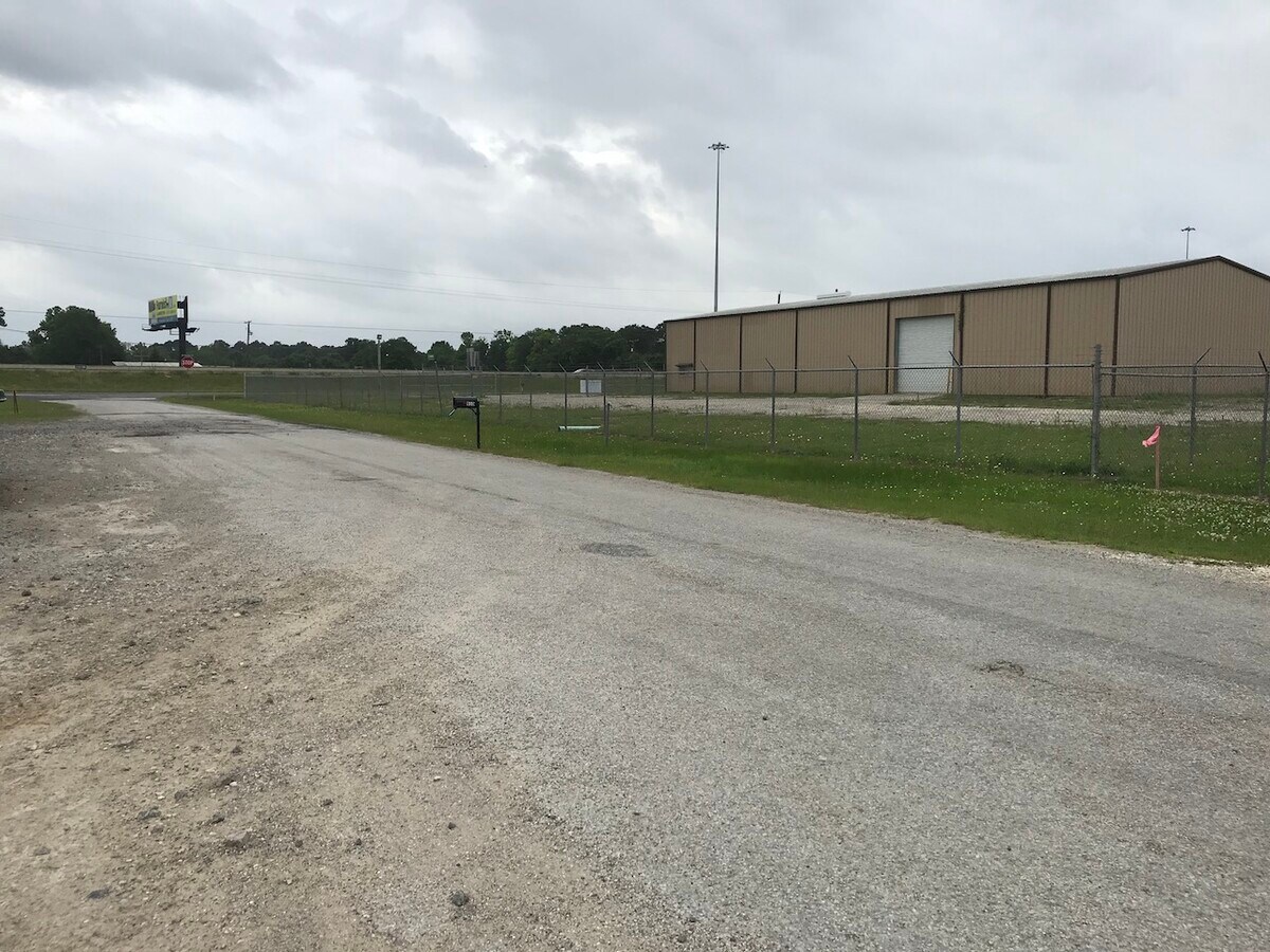 925 Rose City Dr, Vidor, TX 77662