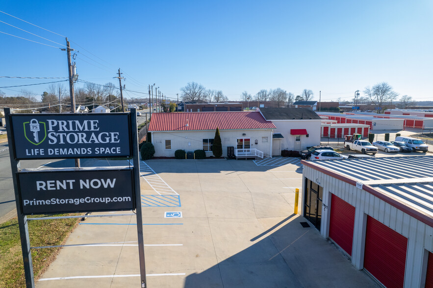 1907 Maple Ave, Burlington, NC for lease - Building Photo - Image 1 of 2