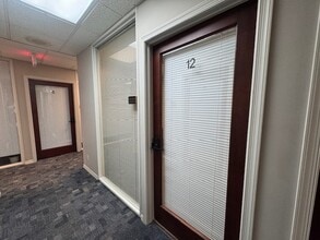 2810 E Oakland Park Blvd, Fort Lauderdale, FL for lease Interior Photo- Image 2 of 12