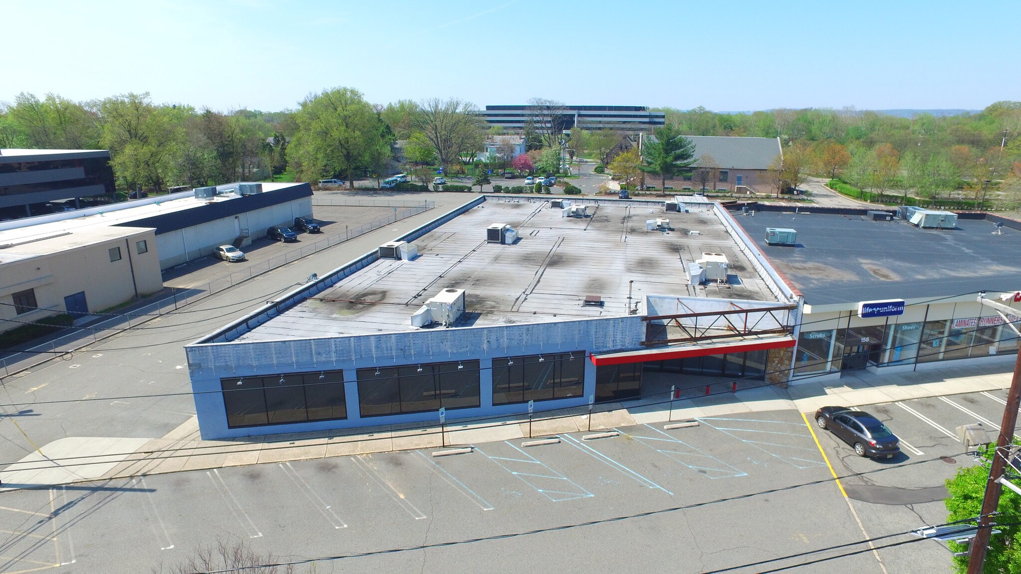 154 W State Rt 4, Paramus, NJ 07652 Guitar Center