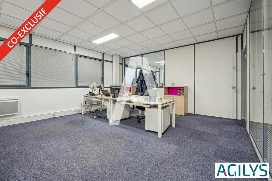 Flex in Saclay for sale - Interior Photo - Image 2 of 12