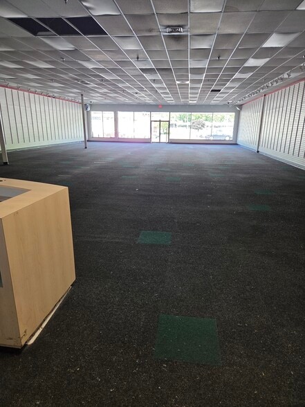 650 Wolcott St, Waterbury, CT for lease - Building Photo - Image 3 of 13