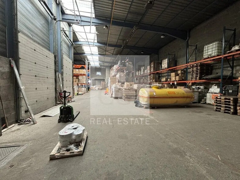Office in Genas for lease - Building Photo - Image 3 of 12