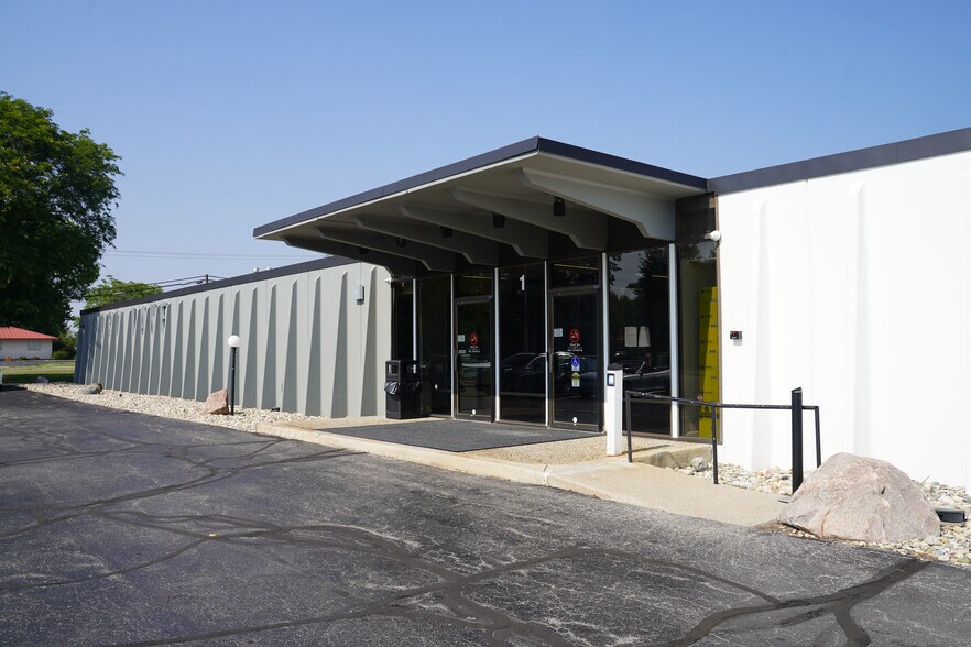 3030 Lake Ave, Fort Wayne, IN for lease - Building Photo - Image 1 of 7