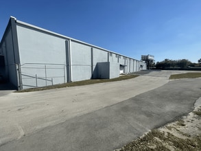 4570 NW 128th St, Opa Locka, FL for lease Building Photo- Image 2 of 13