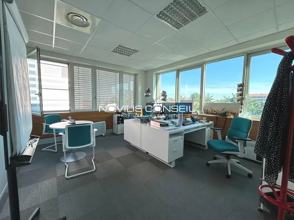 Office in Toulouse for lease Interior Photo- Image 1 of 6