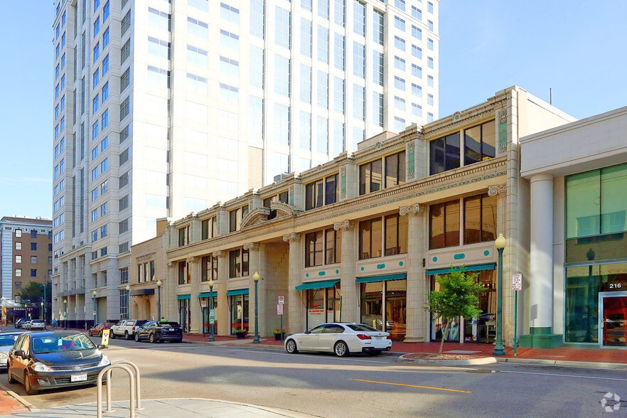 208 E Plume St, Norfolk, VA for lease - Building Photo - Image 1 of 8