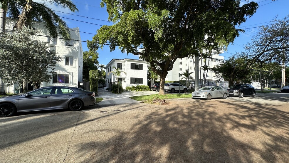 325 SW 30th Rd, Miami, FL for sale - Building Photo - Image 3 of 50