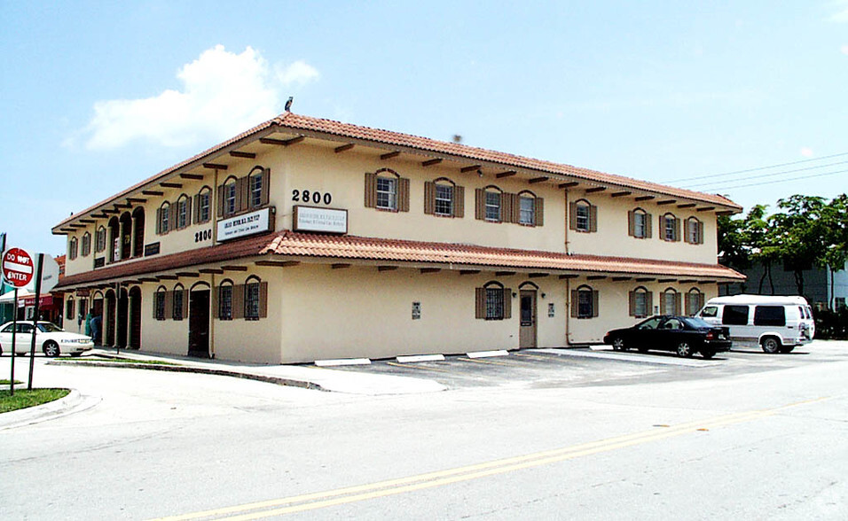 2800 E Commercial Blvd, Fort Lauderdale, FL for lease - Building Photo - Image 2 of 8