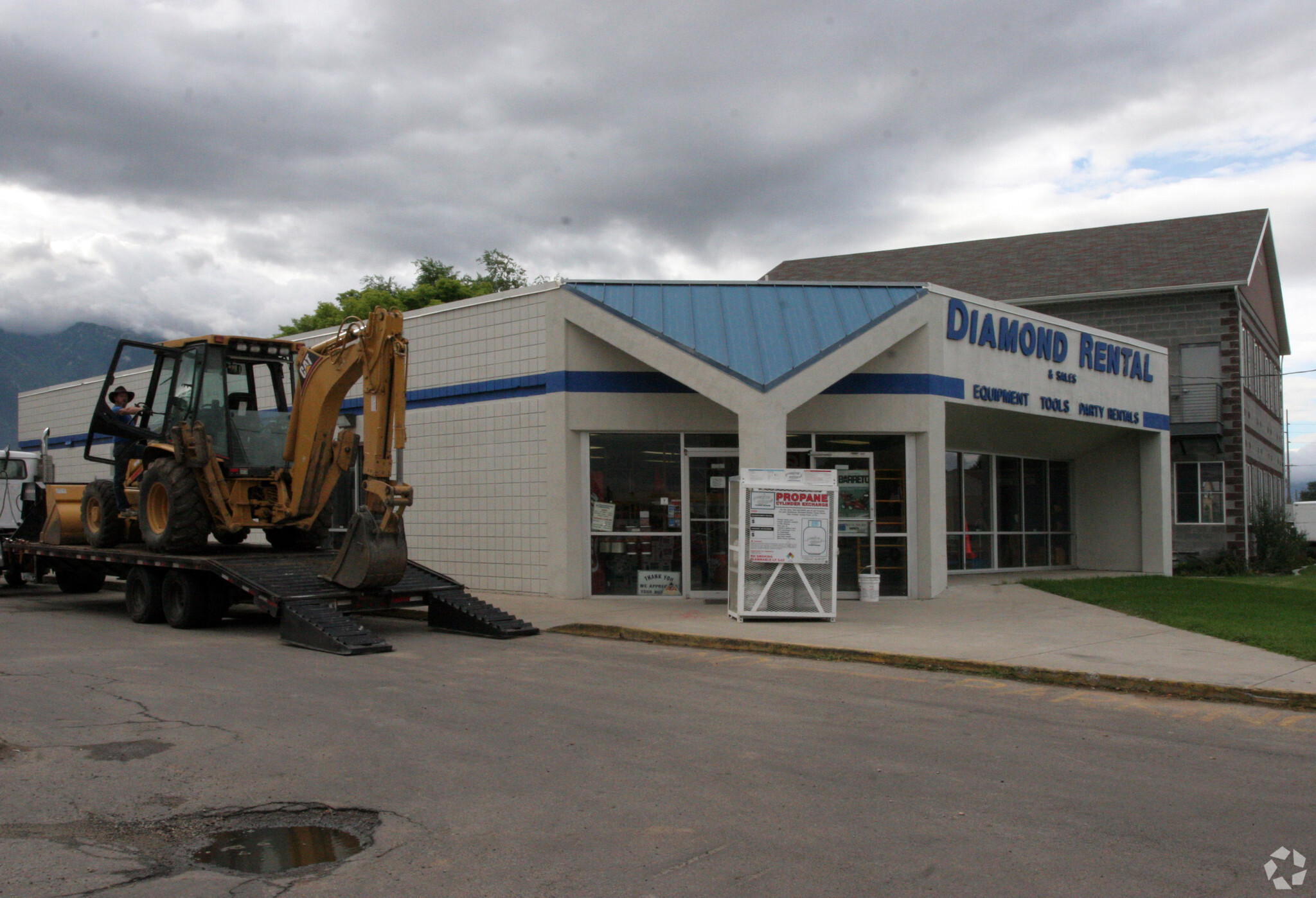 8685 S 700 E, Sandy, UT for lease Primary Photo- Image 1 of 2