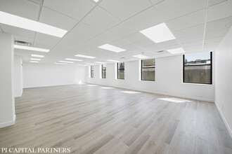 136-21 Roosevelt Ave, Flushing, NY 11354-5655, Flushing, NY for lease Interior Photo- Image 2 of 8