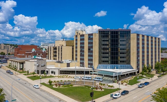 More details for 500 Hamilton Blvd, Peoria, IL - Hospitality for Sale