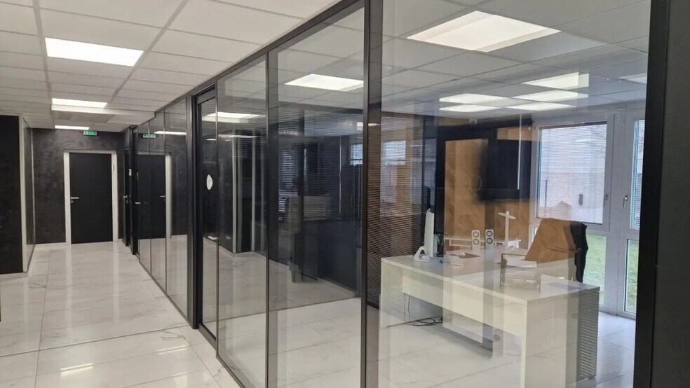 25 Rue Du 35Eme Regiment D'Aviation, Bron for lease - Building Photo - Image 2 of 14