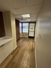 415 N Crescent Dr, Beverly Hills, CA for lease Interior Photo- Image 1 of 8