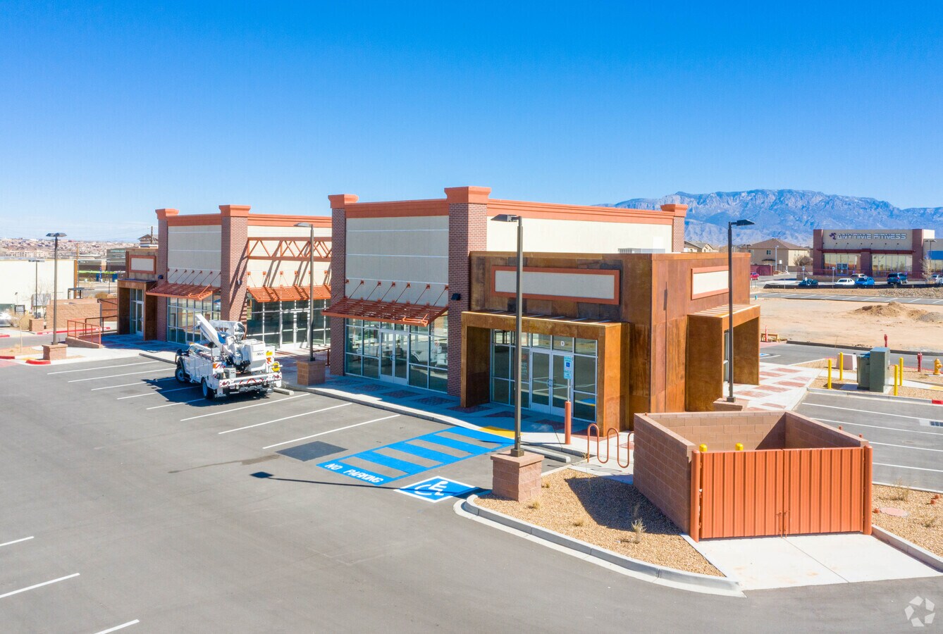 5750 McMahon Blvd NW, Albuquerque, NM 87114