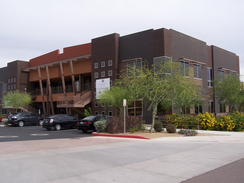 2060 W Whispering Wind Dr, Phoenix, AZ for lease - Building Photo - Image 3 of 37