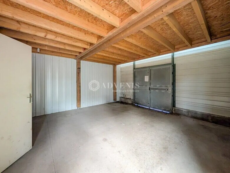 Flex in Vern-sur-Seiche for lease - Interior Photo - Image 3 of 9