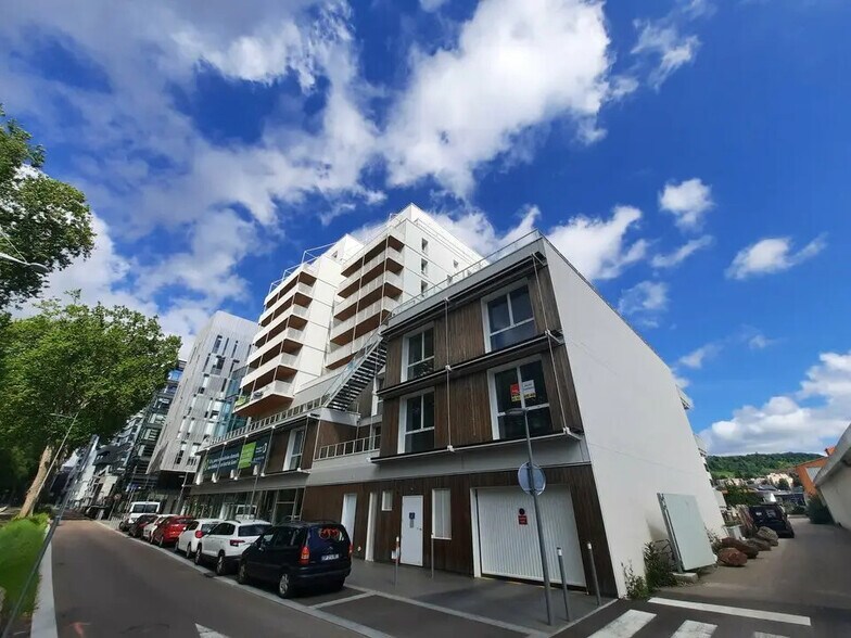 Office in Rouen for lease - Building Photo - Image 1 of 5