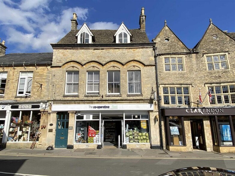 The Square, Stow On The Wold for lease - Building Photo - Image 2 of 8