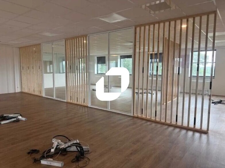 Office in SAINT-OUEN-L'AUMONE for lease - Building Photo - Image 2 of 32