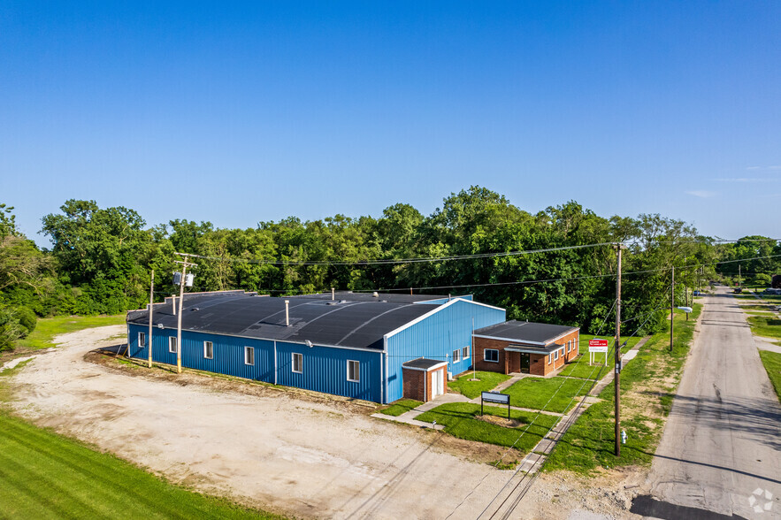 1100 N Main St, Fostoria, OH for lease - Primary Photo - Image 1 of 30