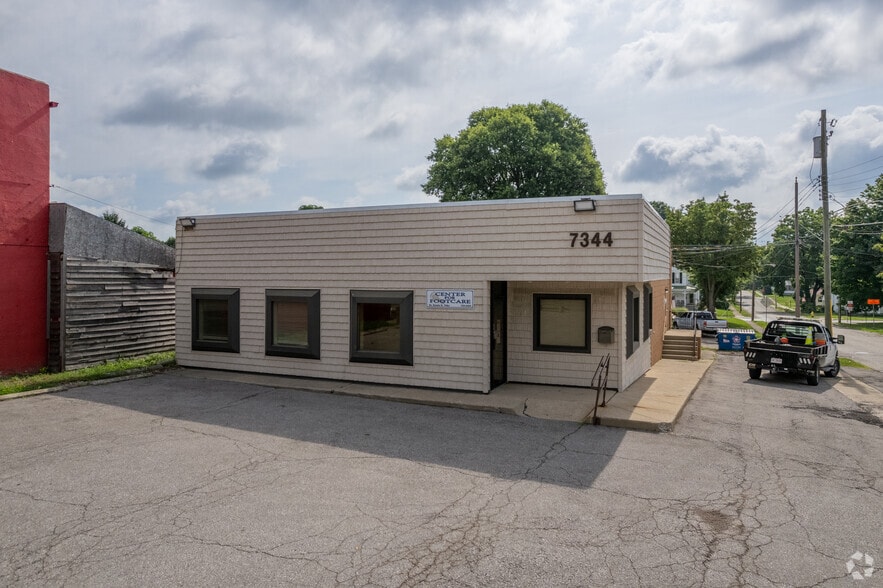 7344 Hamilton Ave, Cincinnati, OH for lease - Building Photo - Image 3 of 4