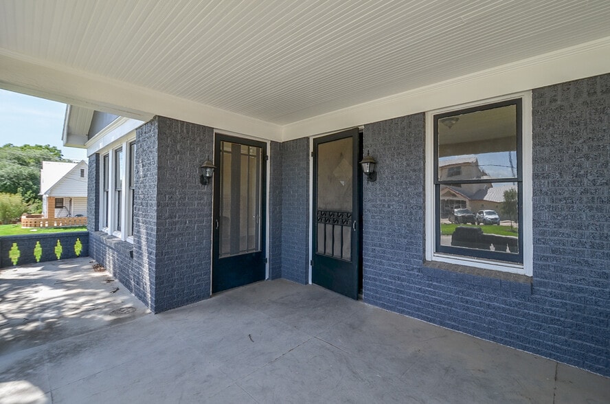 404 W Main St, Bellville, TX for sale - Building Photo - Image 3 of 25