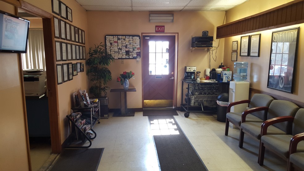 152 Speigletown Rd, Troy, NY for sale - Building Photo - Image 2 of 28