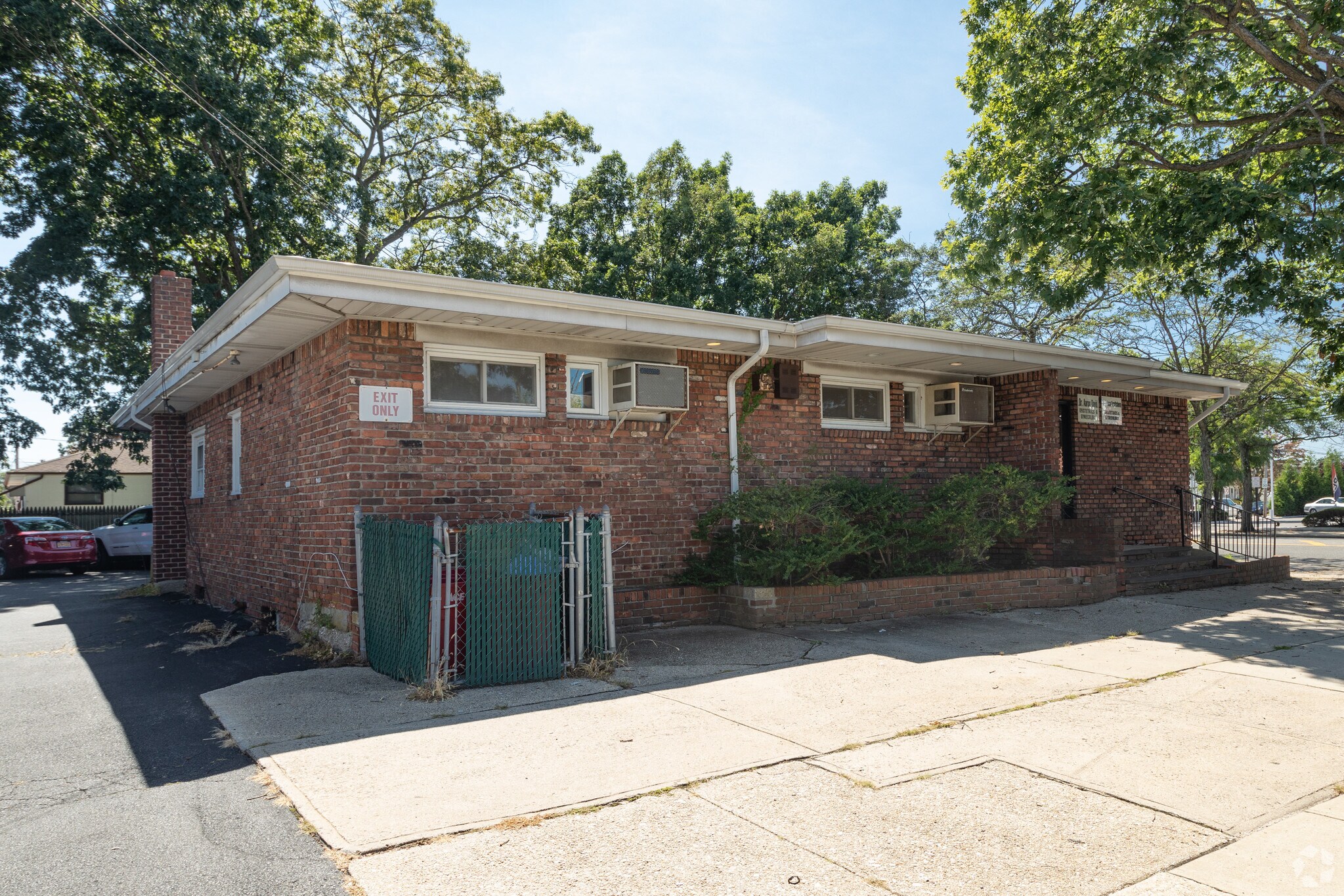 980 N Broadway, Massapequa, NY for sale Primary Photo- Image 1 of 1