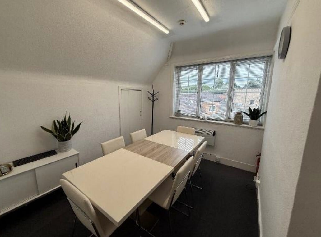 6 Burkes Para, Beaconsfield for lease Interior Photo- Image 1 of 3