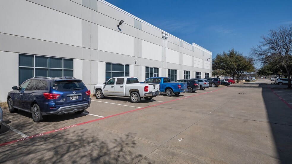2853 Eisenhower St, Carrollton, TX for lease - Building Photo - Image 3 of 5