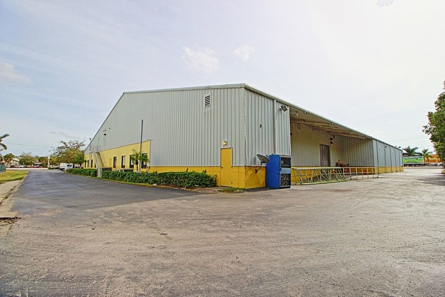 12180 Metro Pky, Fort Myers, FL for lease - Building Photo - Image 3 of 21