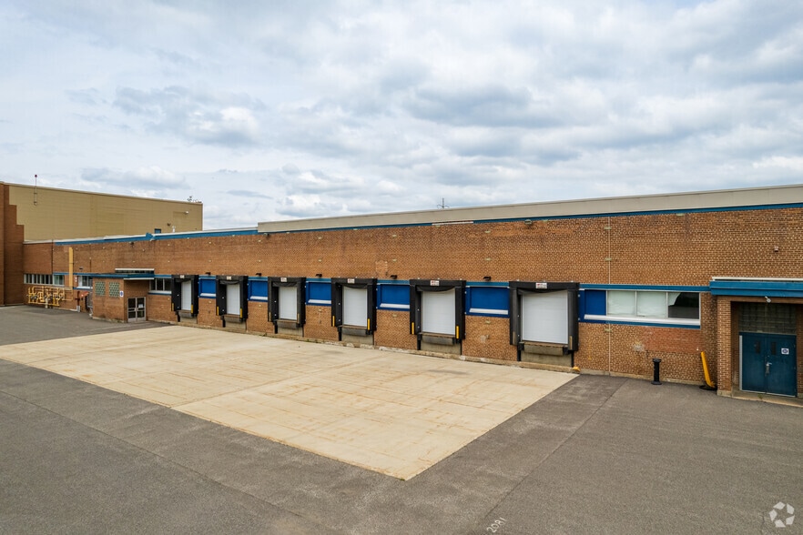 7101 Rue Notre-Dame E, Montréal, QC for lease - Building Photo - Image 3 of 8