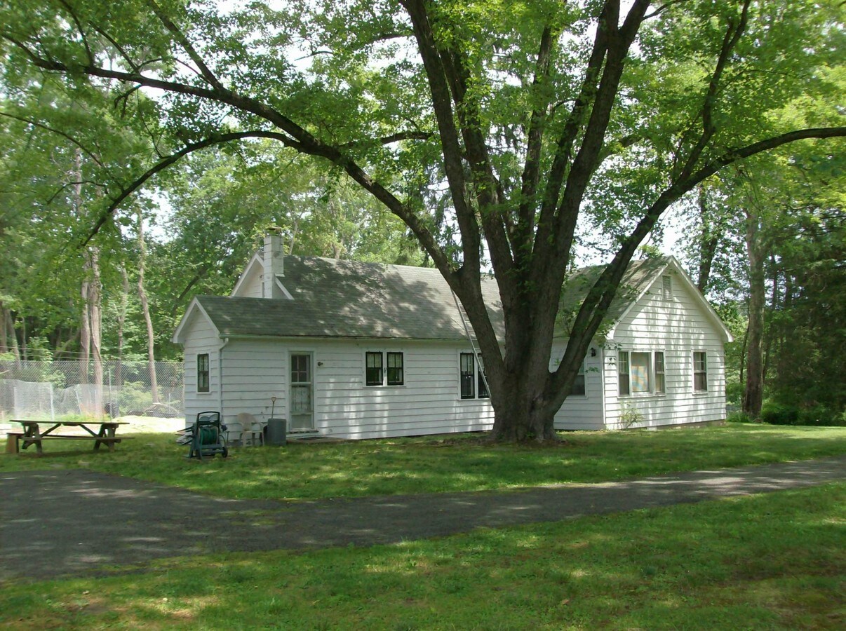 37 Hunt Rd, Orangeburg, NY 10962