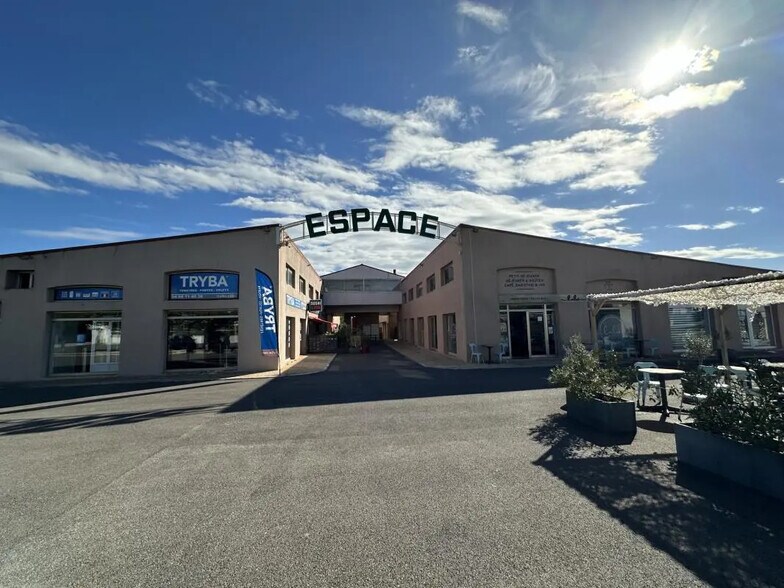 Retail in Montauroux for sale - Building Photo - Image 1 of 30