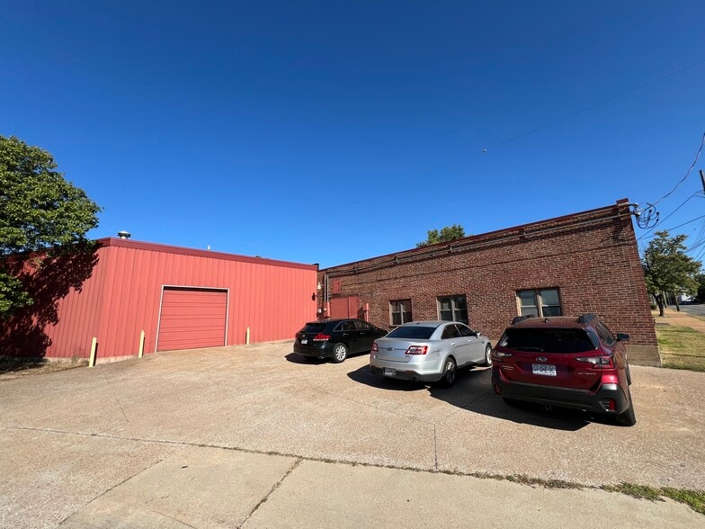 3235 Sutton Blvd, Saint Louis, MO for sale - Building Photo - Image 2 of 4