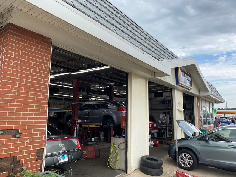 217 E Butterfield Rd, Elmhurst, IL 60126 Elmhurst Plaza Standard