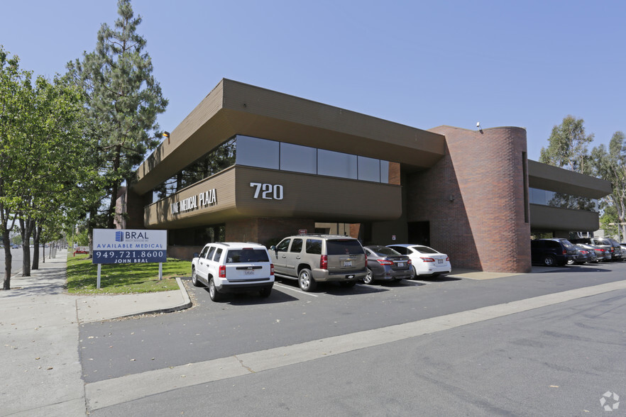 720 N Tustin Ave, Santa Ana, CA for lease - Primary Photo - Image 1 of 5