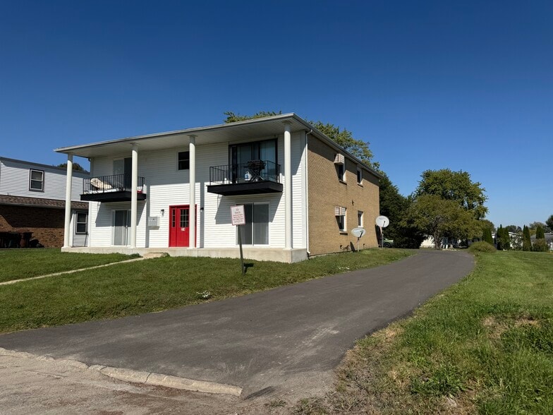 374 Lynn Dr, Manteno, IL for sale - Building Photo - Image 2 of 19