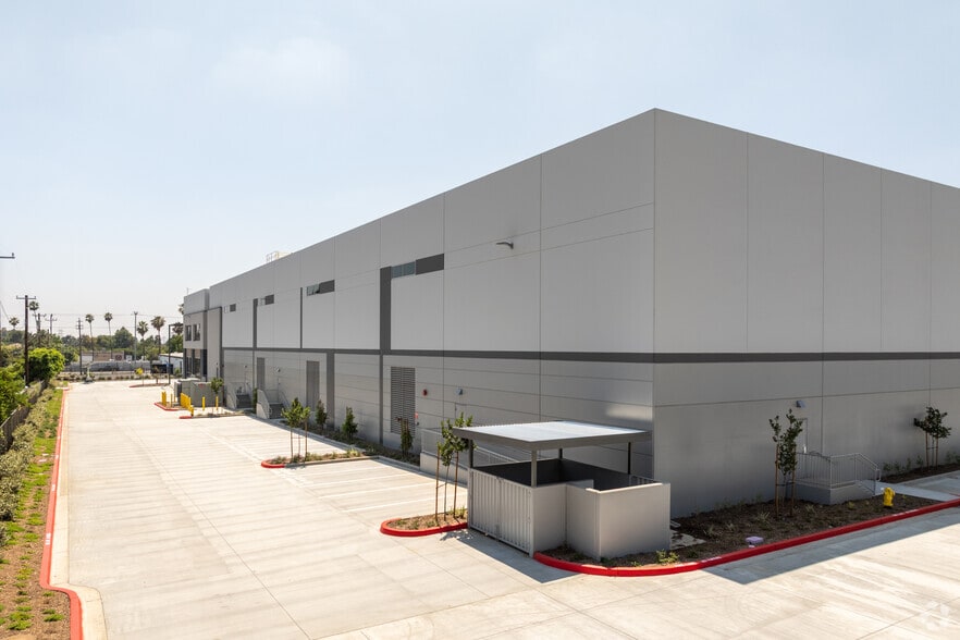12772 San Fernando Rd, Sylmar, CA for lease - Building Photo - Image 2 of 8