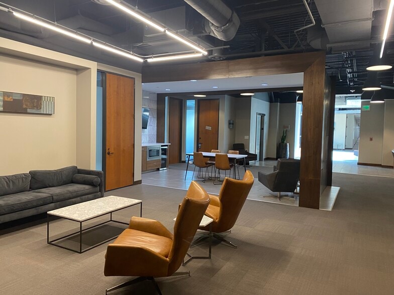 2200 E Williams Field Rd, Gilbert, AZ for lease - Lobby - Image 3 of 13