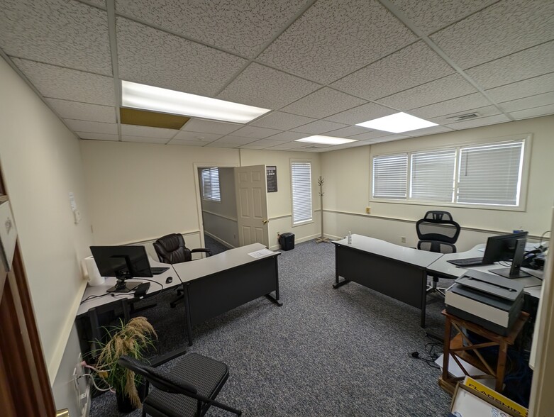 131 Coolidge St, Hudson, MA for lease - Building Photo - Image 3 of 5