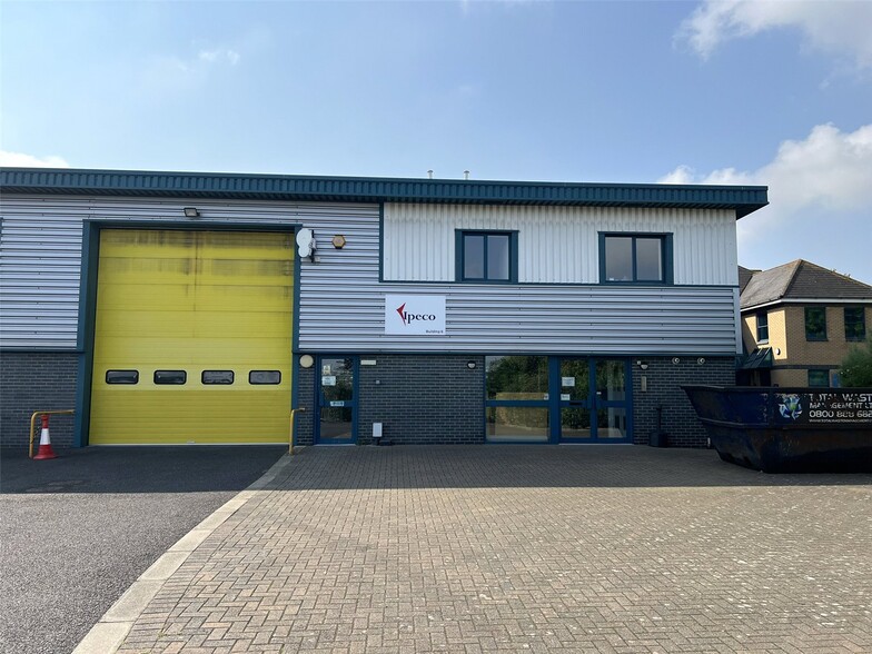 Aviation Way, Southend On Sea for sale - Building Photo - Image 1 of 4