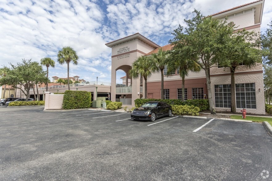 9010 Strada Stell Ct, Naples, FL for lease - Building Photo - Image 2 of 5