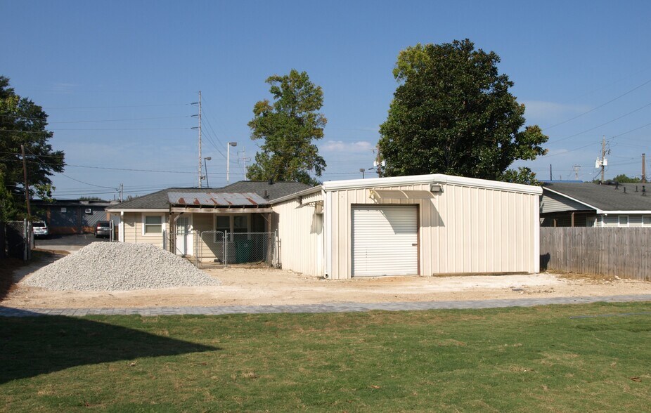 2433 Ventura Pl, Smyrna, GA for sale - Building Photo - Image 2 of 17