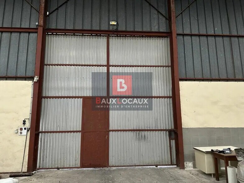 Flex in Mollégès for lease - Building Photo - Image 2 of 11